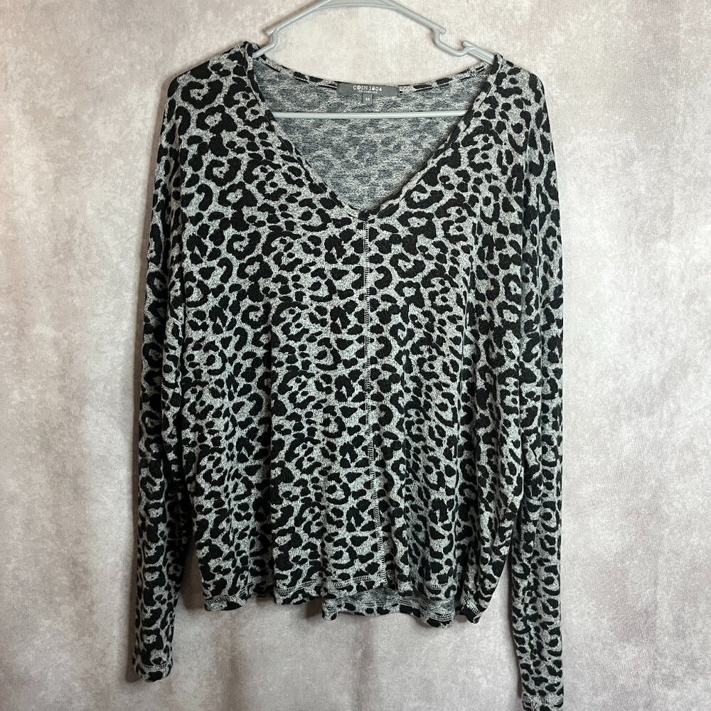 Women"s Coin 1804 V Neck Cheetah print sweater size medium